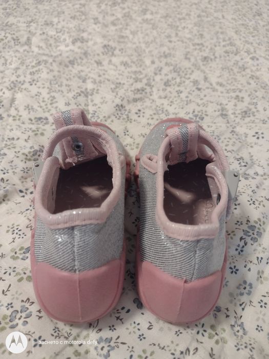 ЛОТ бебешки ботушки и пантофи. За размери и въпроси пишете на съобщени