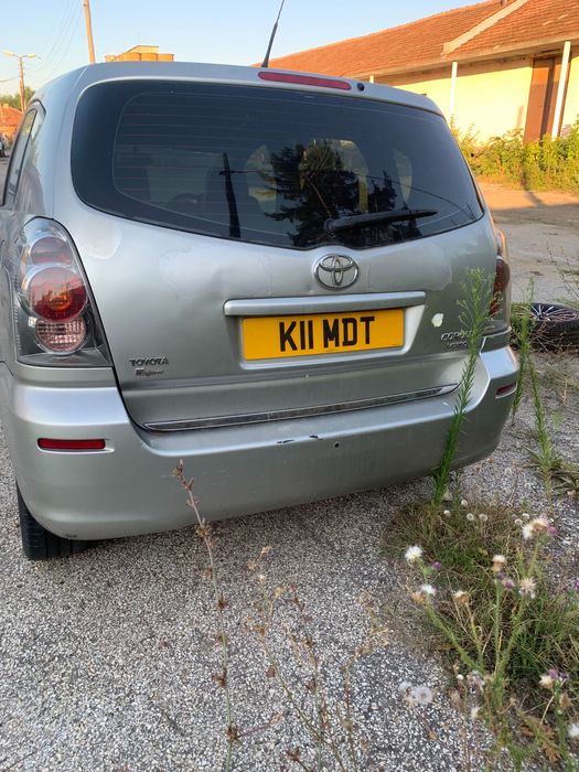 На части! Toyota Corolla Verso D-4D T2