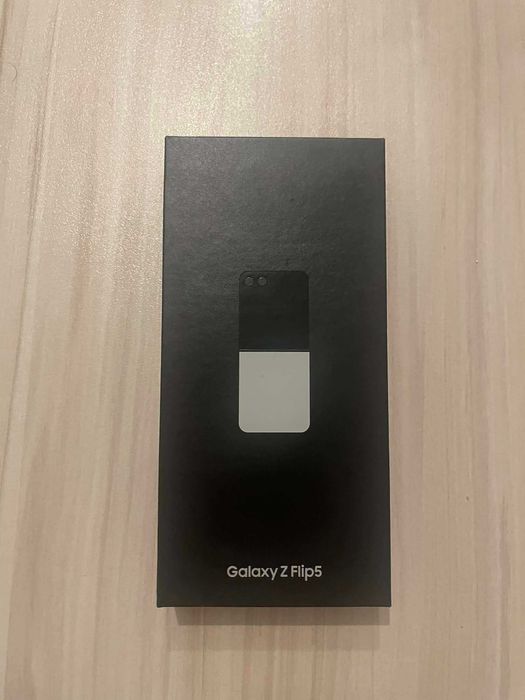 Смартфон Samsung Galaxy Z Flip5, 8GB RAM, 256GB, 5G, Cream