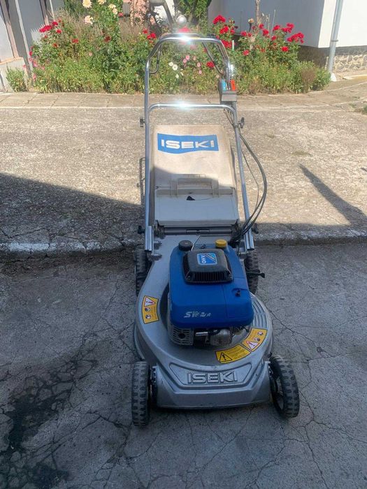 Masini de tuns iarba pe benzina