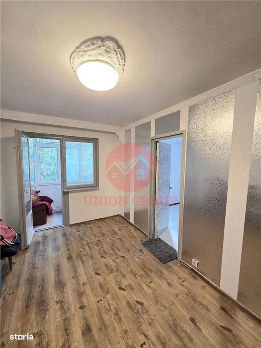 Apartament 3 Camere, Semidecomandat, Zona Piata Amzacea, Etaj 1 — fotografia 1