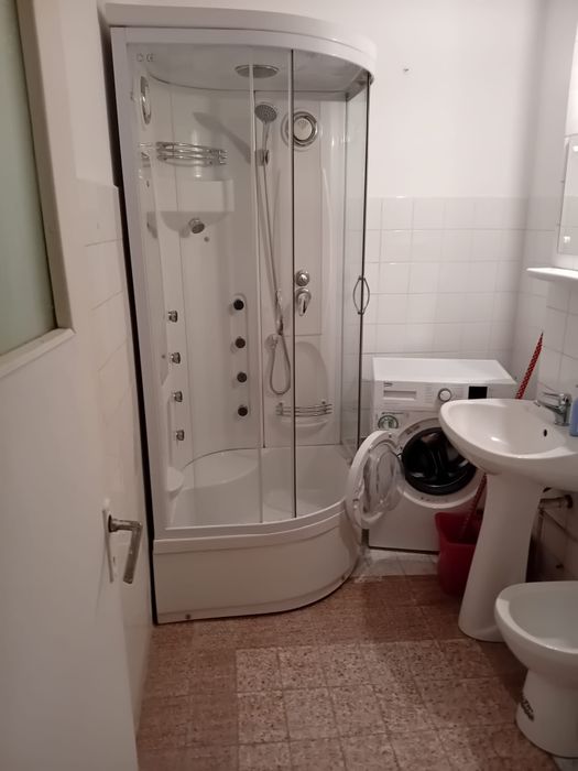 Inchiriez apartament