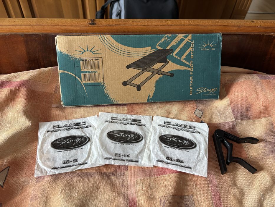 Китара Stagg C512 + калъф, столче, резервни струни и каподастър