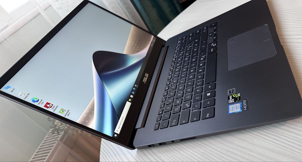 Asus ZenBook 15’ - inte i5 - GTX950 2Gb - 8Gb RAM - SSD240 - taste iluminate