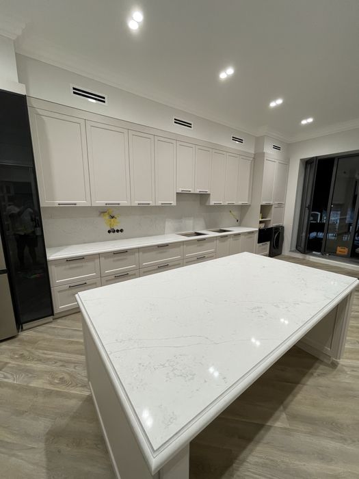 Столешнитца для кухня Кварс и акрил