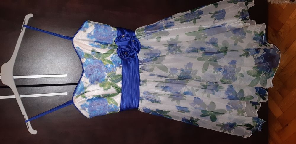 Rochița elegantă model florale, foarte comodă