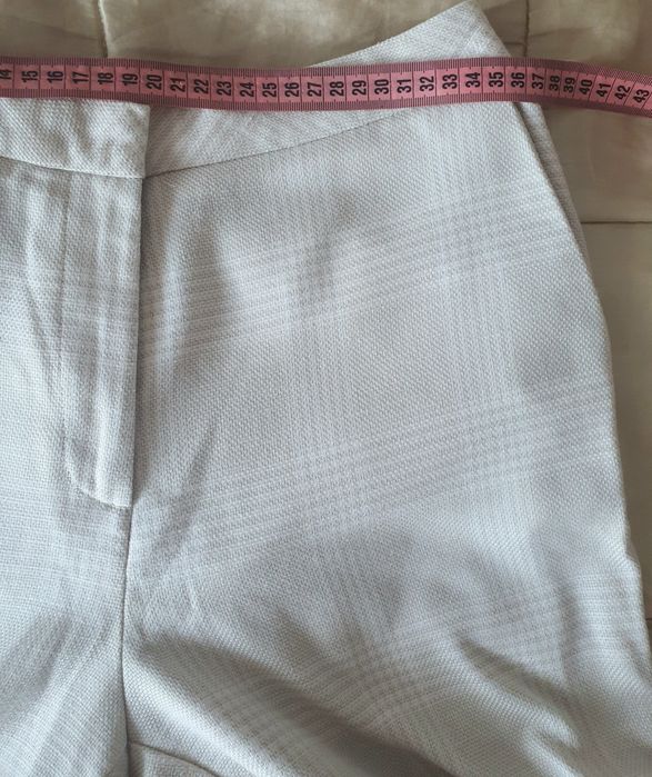 Pantaloni H&M alb bej în carouri S/M eleganți office casual crem vara