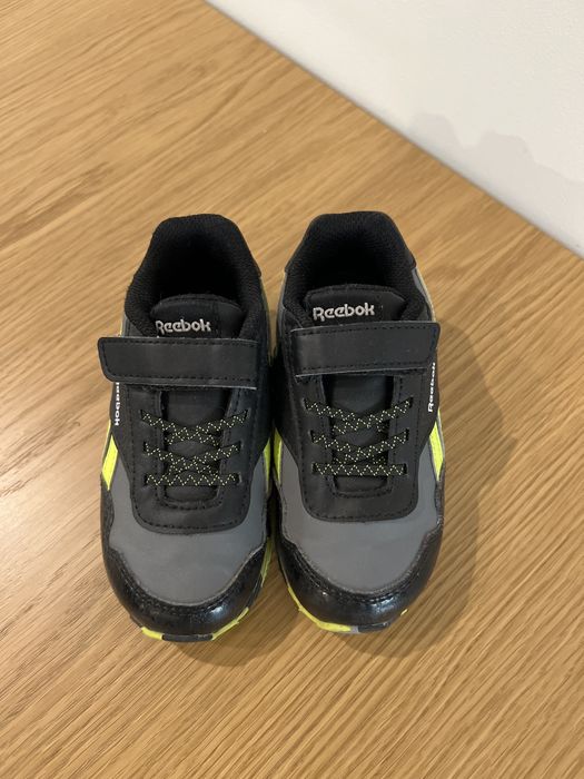 Маратонки Reebok-24 номер.Носени са,но са в много добро състояние