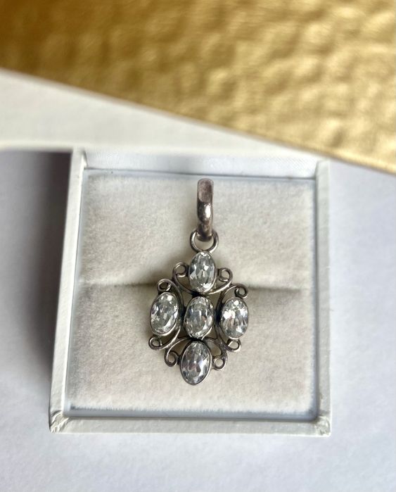 Pandantiv din argint cu pietre