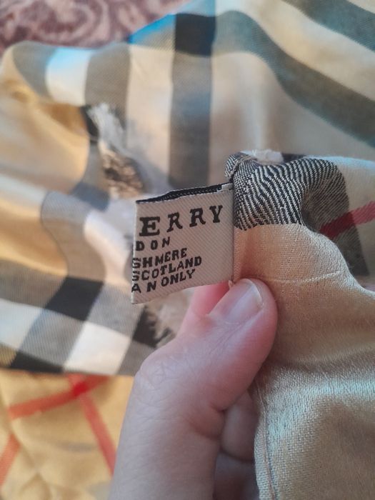 Оригинален кашмирен шал на BURBERRY