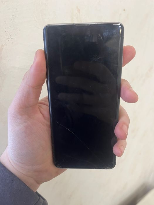 Samsung S10 телефон