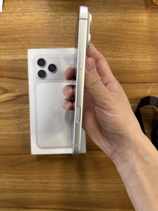 Iphone  17 pro max 100 акум 256 гигов