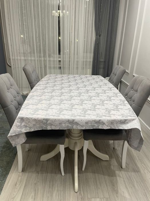 Стол со стульями