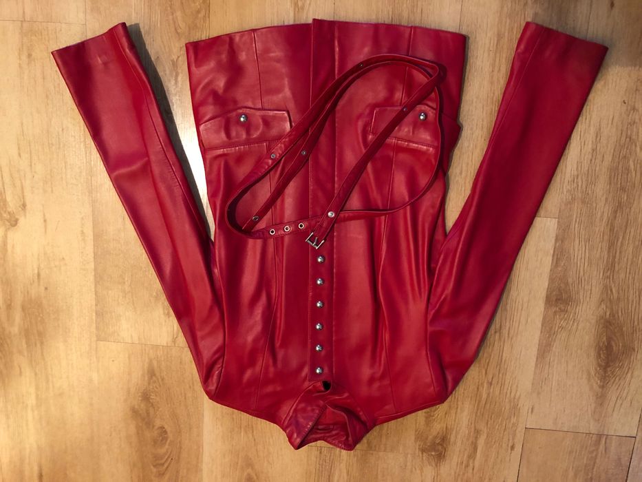 Jacheta piele, masura 40, inchidere cu fermoar si capse, cordon