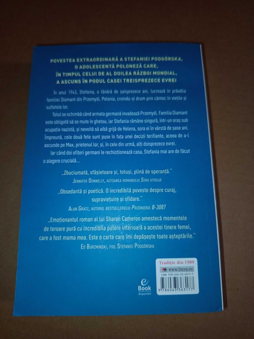 Carte Lumina din intuneric de Sharon Cameron