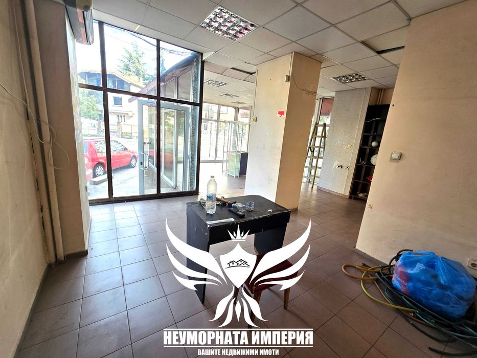 Дава се под наем Магазин в Асеновград - 49 кв.м за 410 € - Снимка #1