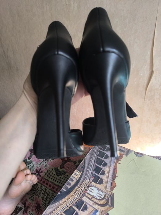 Продам туфли новые на шпильке