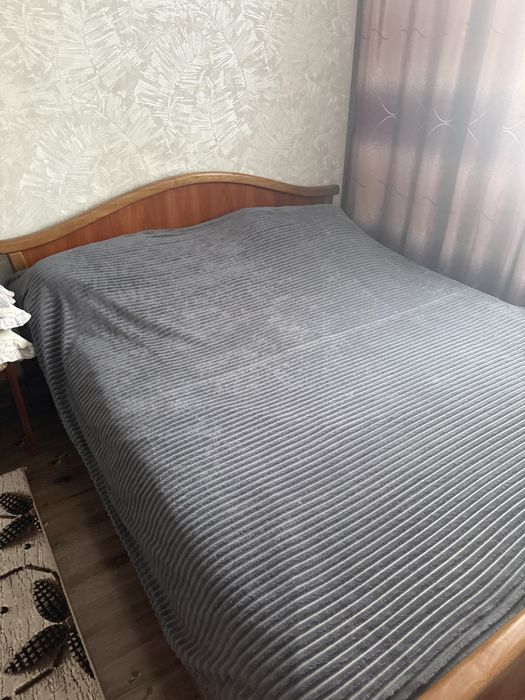 Дубовая двуспальная  кровать