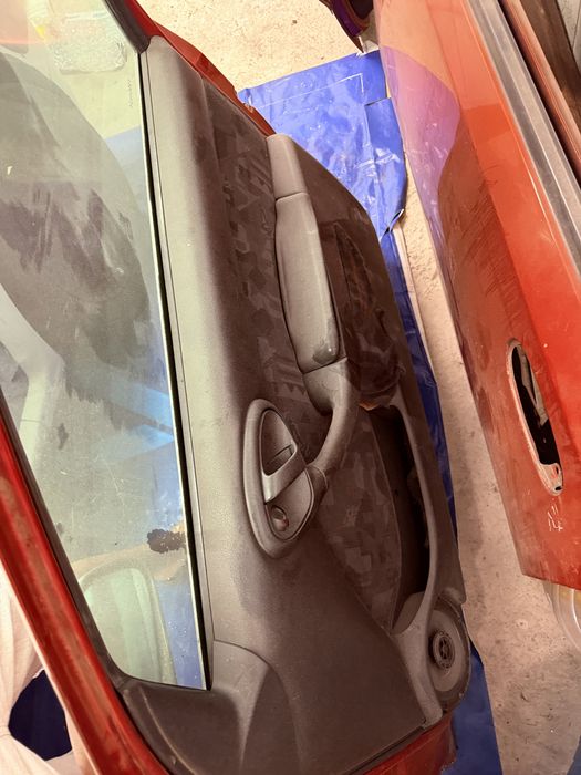 Продавам багажник и дясна врата за citroen xara vts