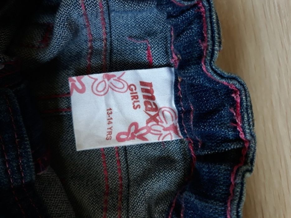 Продам джинсы для девочек