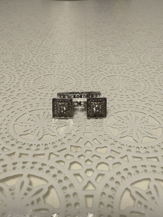 Vand pereche de cercei din argint cu pietre+inelul