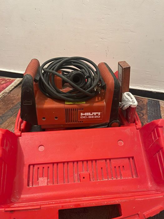 Hilti DSH 900 și  Hilti DC-SE 20