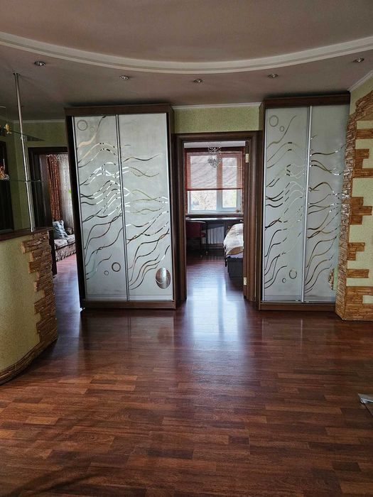 Продам 5 комнатную квартиру