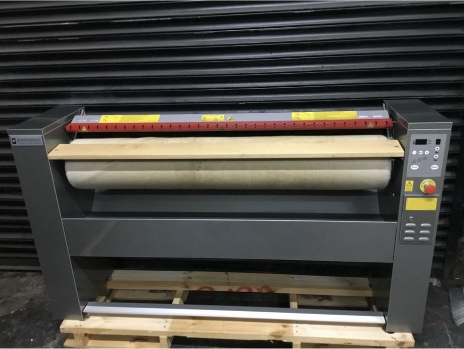 Calandru Calcat industrial 1,8 M . Folosit 1 An . Marca Gradimpianti