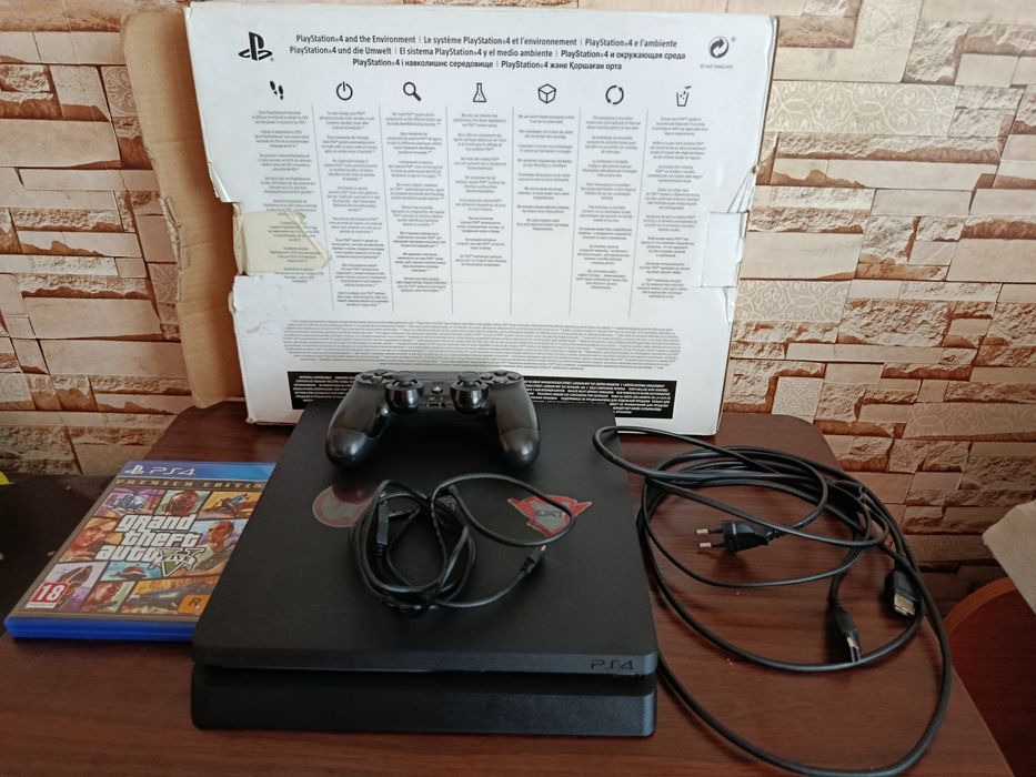 Ps4 slim 1tb + оригиналния джойстик и необходимите кабели