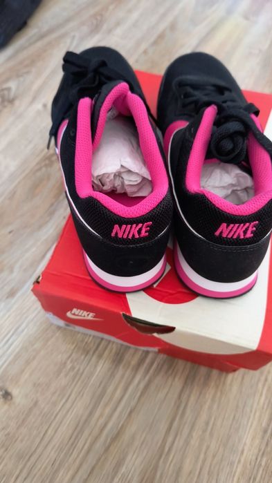 Нови маратонки Nike #38