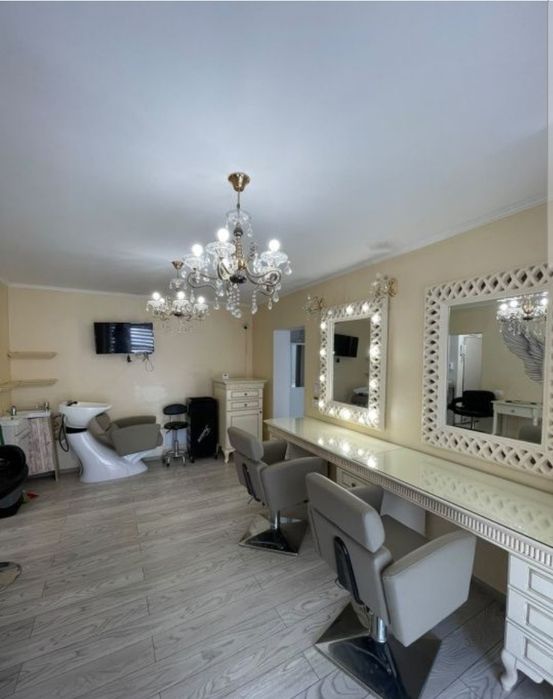 Inchiriez salon Calea București