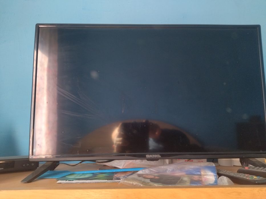 Телевизори 32 инча