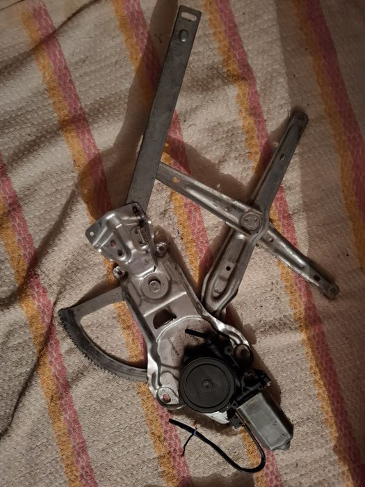 Бмв е34 стеклоподемник передний  правый