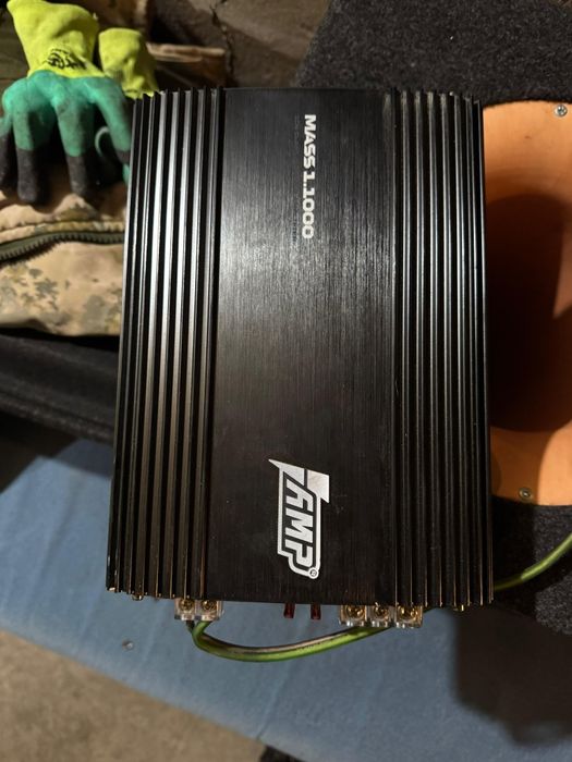 Сабвуфер на машин