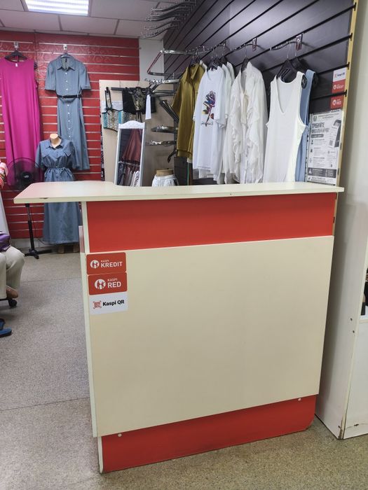 Продам стол, ресепшен.