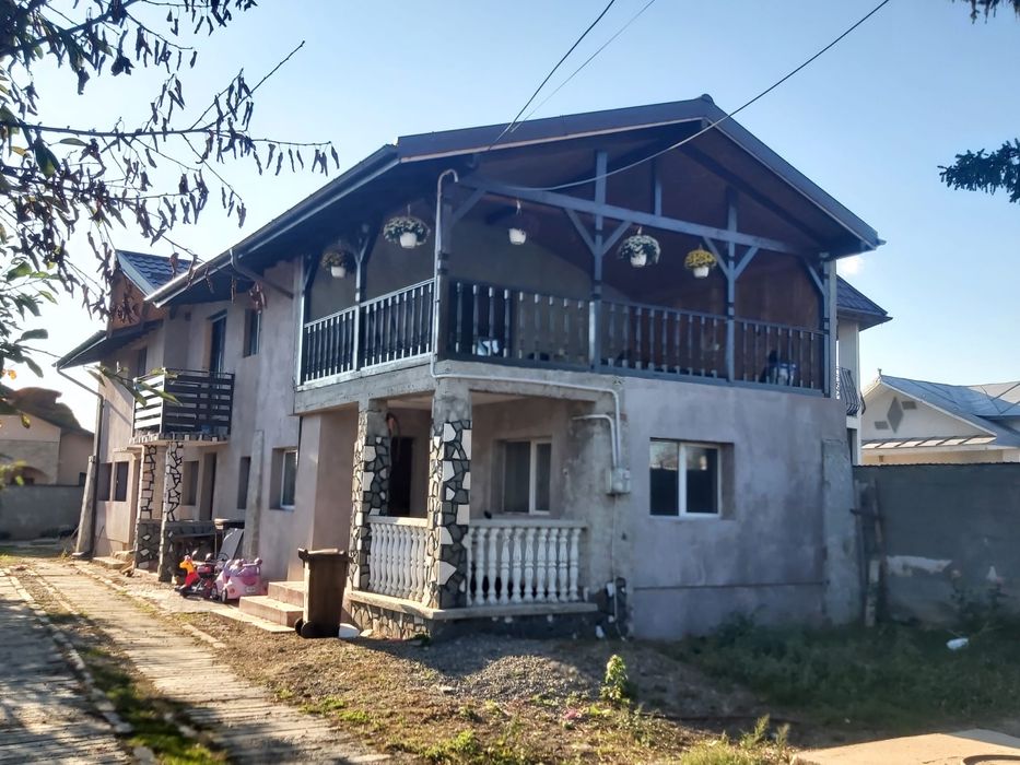 Casă P+1 cu terasă generoasă și curte, ideală pentru familie!