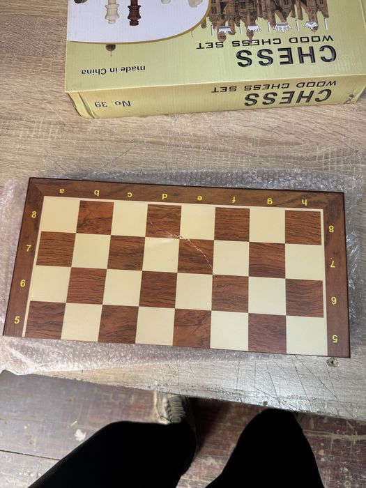 Шахматы с царапинами