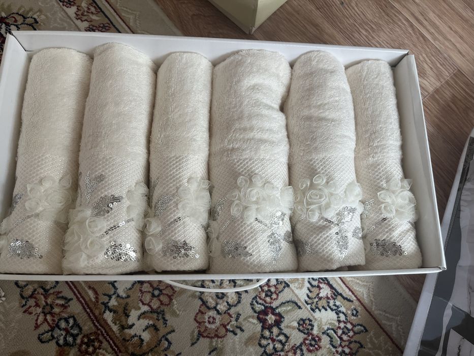 Продам лицевую полотенцу