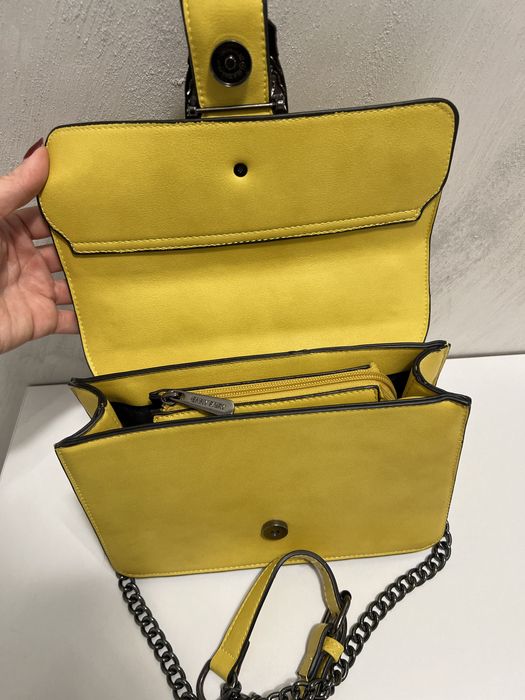 Малка чанта в цвят горчица