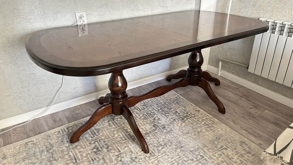 Продаются стол гостинный