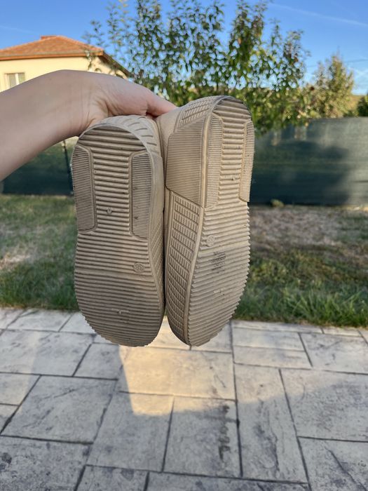 Бежови обувки