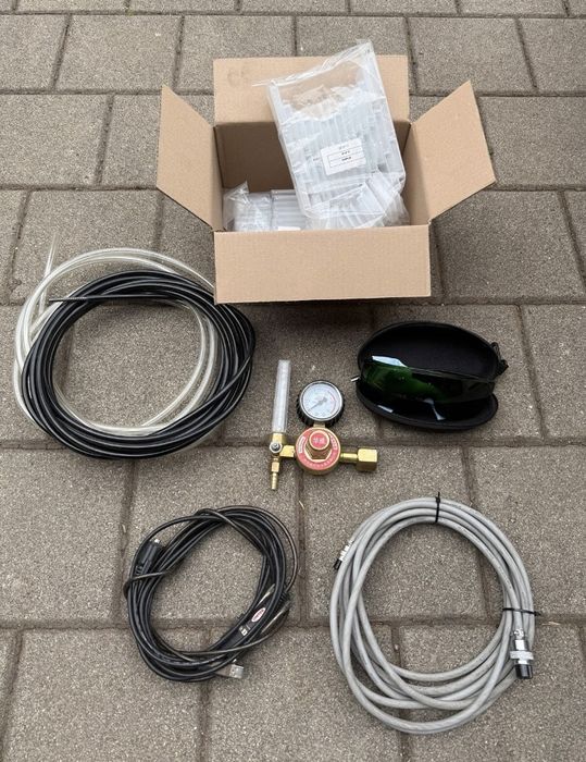 Лазерен заваръчен апарат за заваряване, рязане и почистване. Мобилен.