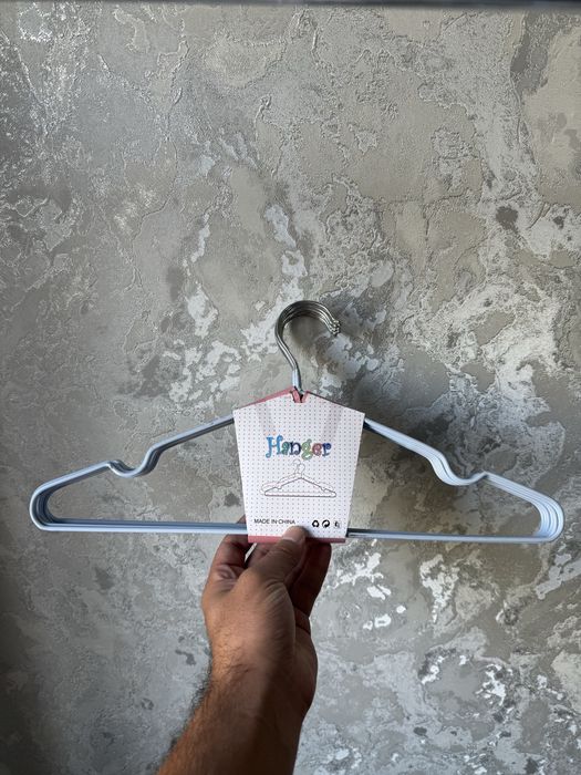 Geliviy qoplamali metall veshilka - mustahkam va qulay ilgich vishilka