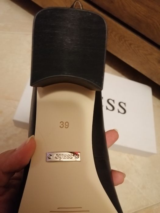 Нови дамски обувки естествена кожа Guess