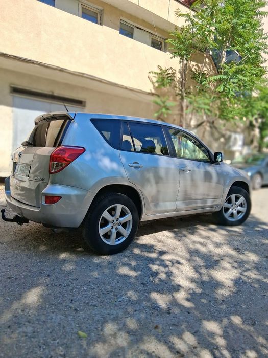Toyota rav4 продавам