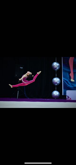 Срочно продается гимнастический купальник