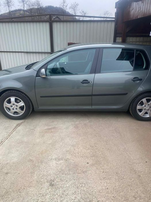 Vând Volkswagen Golf 5 – 2005
