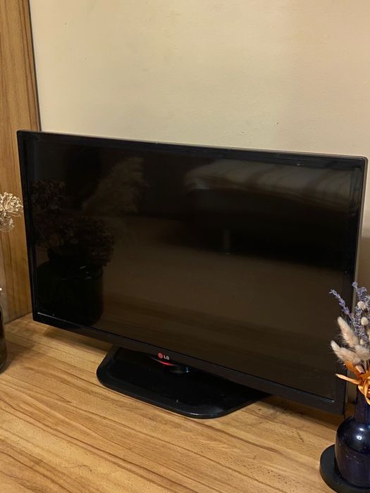 Телевизор LG в хорошем состоянии