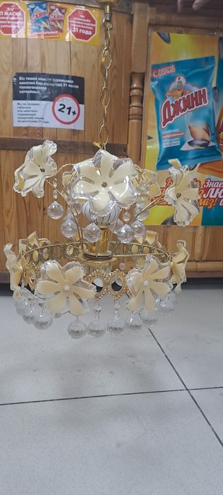 Люстра .Цена 5000 тенге.