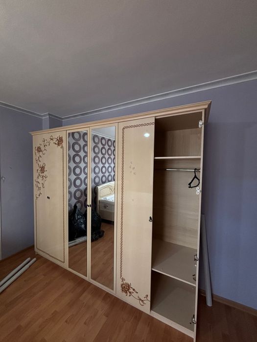 Продаются кровать с матрасом и шкаф